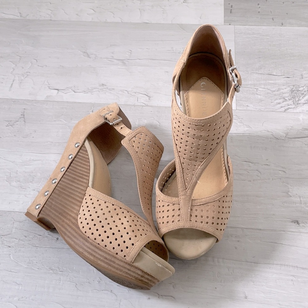 Gianni Bini Sexy Wedges 💕